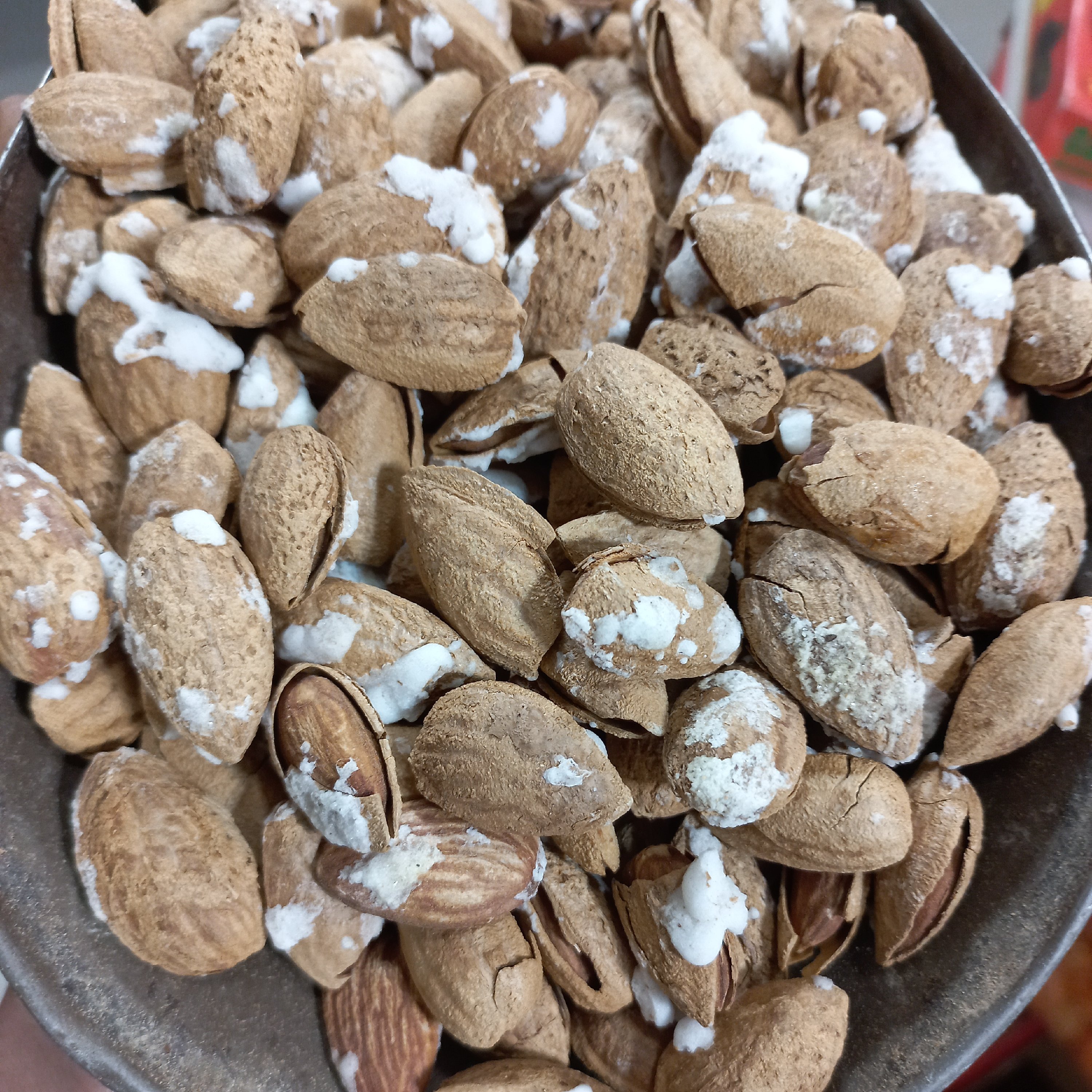 بادام درختی پوست کاغذی نمکی(200گرمی)