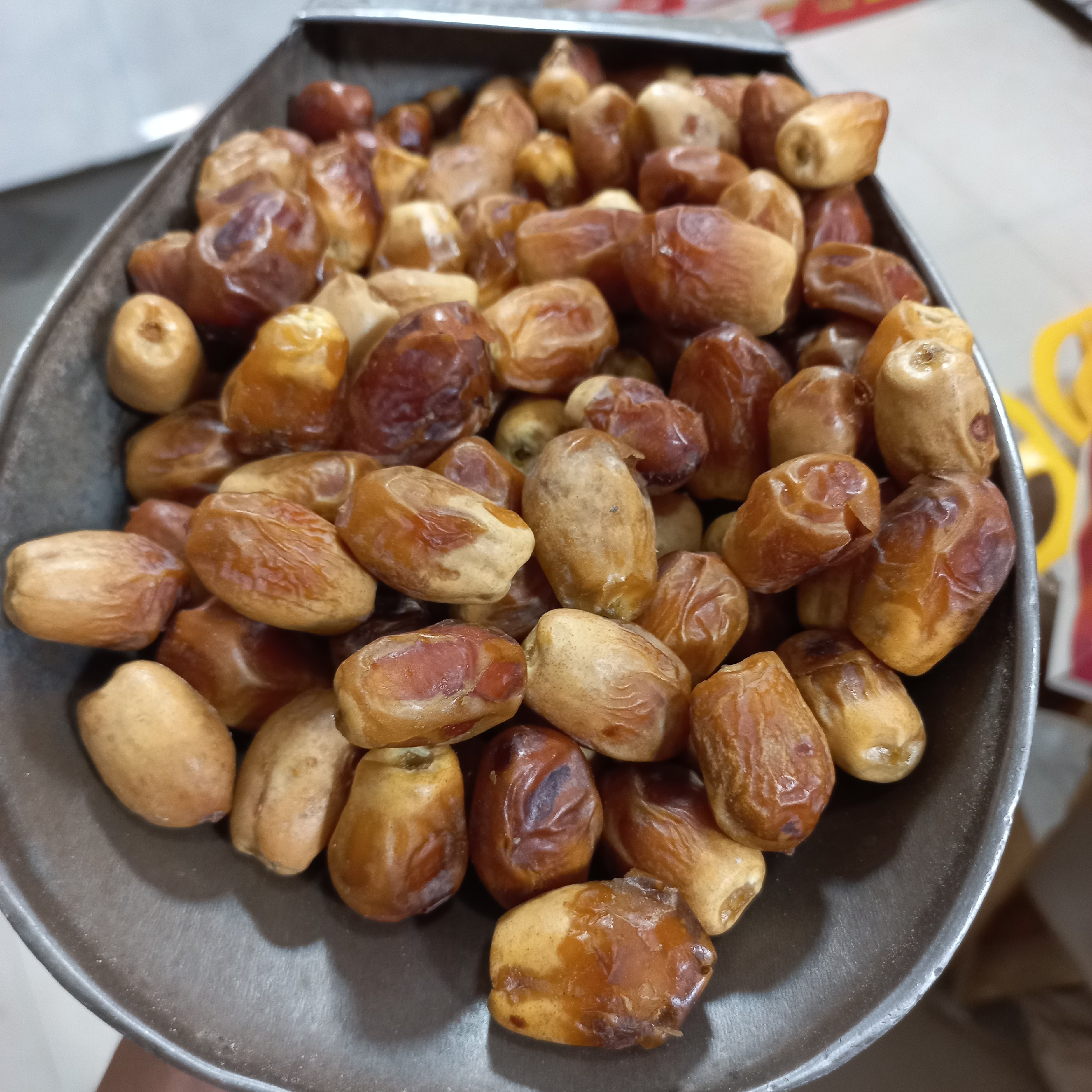 خرما زاهدی امسالی درجه یک (500گرمی)