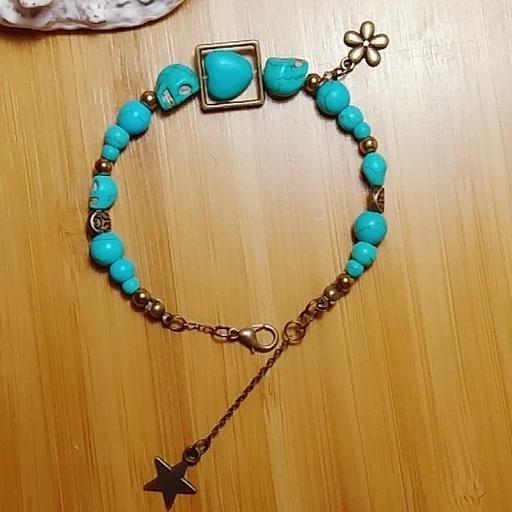دستبند فیروزه اشکال و برنز با آویز گل و ستاره