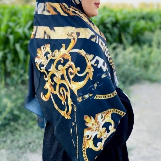 روسری مشکی طلایی