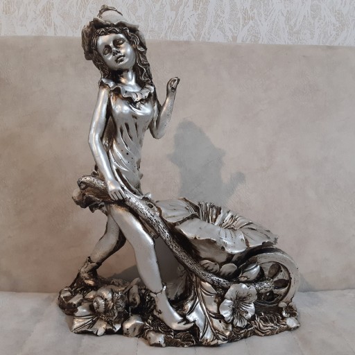 مجسمه زن و کالسکه گل سلطنتی ارتفاع 45 قابل شستشو