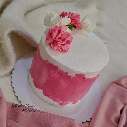 کیک خامه ای با دیزاین گل