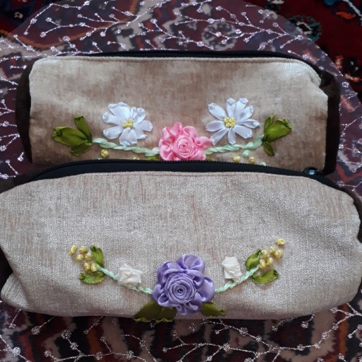 کیف آرایشی با گلهای روبانی
