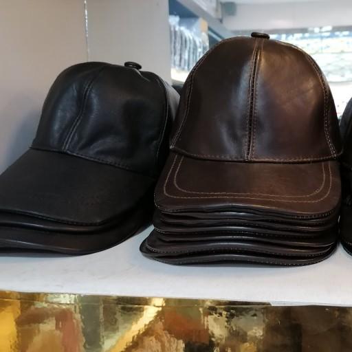 کلاه چرم طبیعی با بر چسب اصل جنس فوق العاده و ضمانت کیفیت. رنگهای متنوع با تخفیف ویژه زیر قیمت بازار 