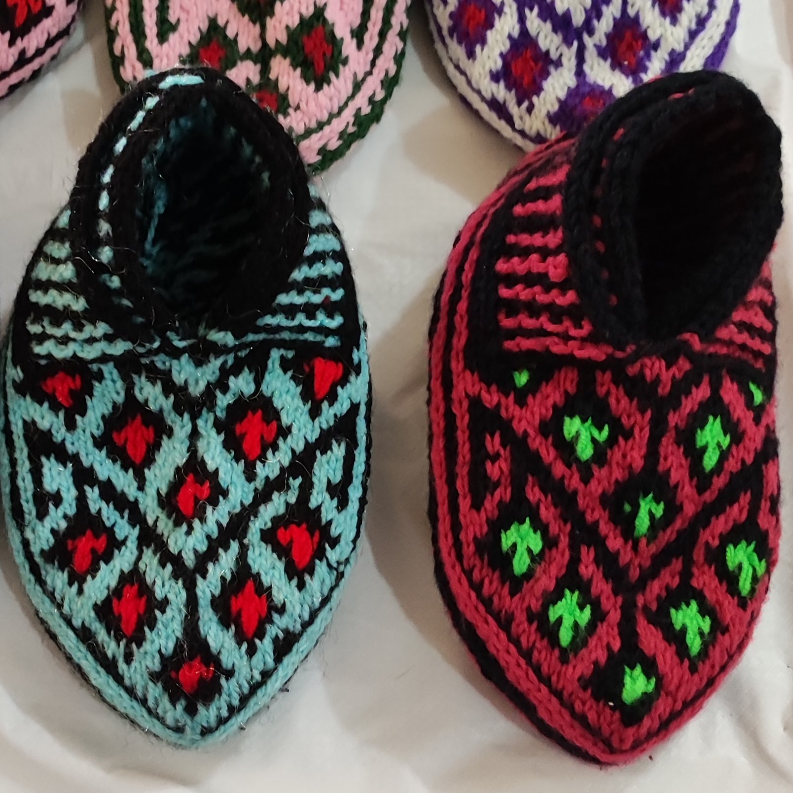 پاپوش سنتی بافتنی طرح خوشه انگور 