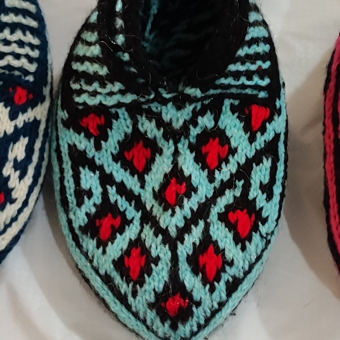 پاپوش سنتی بافتنی طرح خوشه انگور 