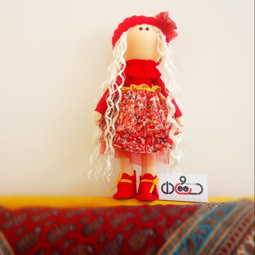 عروسک روسی قرمز