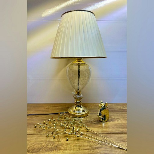 آباژور رومیزی حباب ترک رنگ پایه طلایی با کلاهک کرم طلایی ارتفاع 70 سانت بسیار زیبا و با کیفیت