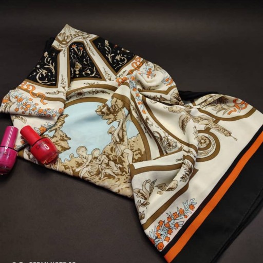 روسری حریر حاشیه دست دوز قواره بزرگ طرحدار سنتی با دو رنگ حاشیه مشکی و سورمه ای