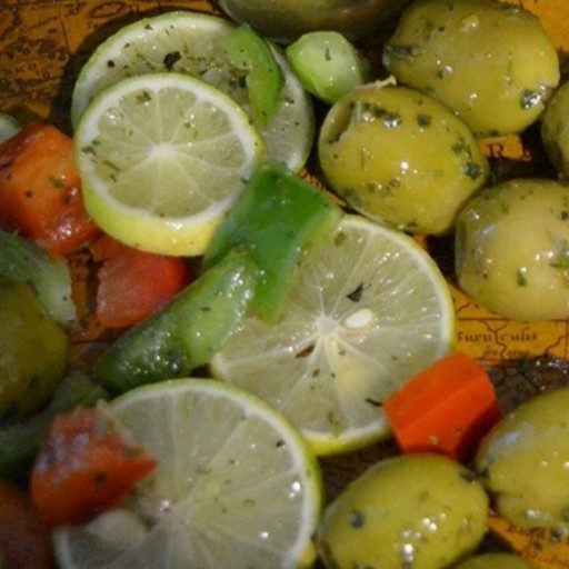 زیتون لبنانی لیمویی خوشمزه با سبزیجات معطر 6 کیلویی
