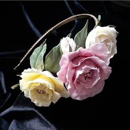 تل خاص و زیبا تزئین شده با گلهای چینی فوق‌العاده ظریف و سبک  مناسب فرمالیته و خاص پسند ها 