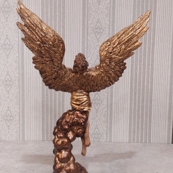 مجسمه زئوس (هزینه ارسال به عهده مشتری میباشد) (پس کرایه)