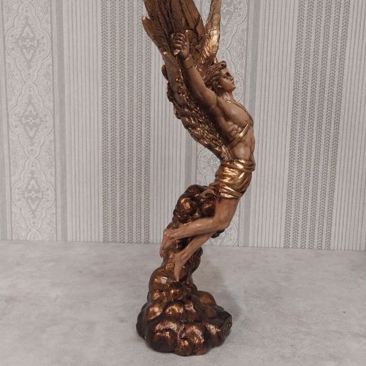 مجسمه زئوس (هزینه ارسال به عهده مشتری میباشد) (پس کرایه)