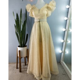 لباس مجلسی بلند حریر شاین دار  از سایز 36 تا 44 در رنگ های صورتی کرم سفید طوسی گلبهی 