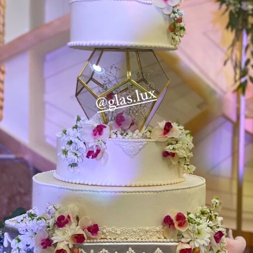 به صورت سفارشی باکس کیک های طبقاتی مناسب کیک عروسی و تولد  
