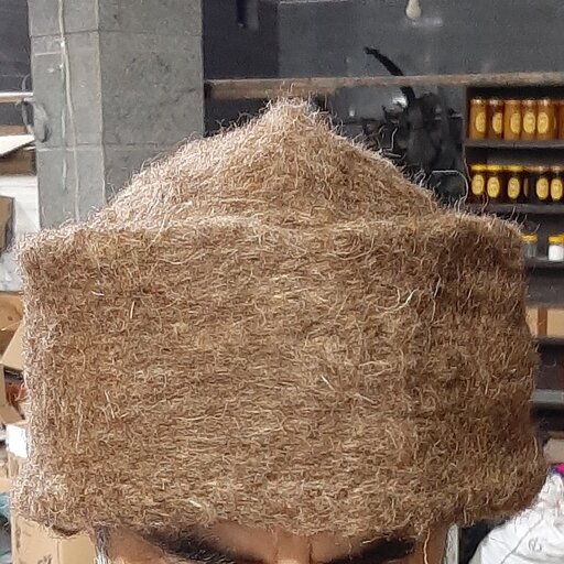 کلاه پشمی طبیعی طوبی با پشم طبیعی گوسفند رنگ قهوه‌ای و مشکی ضخیم