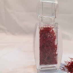 زعفران یک گرمی سرگل صادراتی گلی محصولی از تربت حیدریه قطب زعفران ایران و جهان 