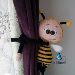 عروسک بافتنی،دستبافت،دست بافت،جمع کن پرده،بند پرده،بونی با لباس زنبور،آویز پرده