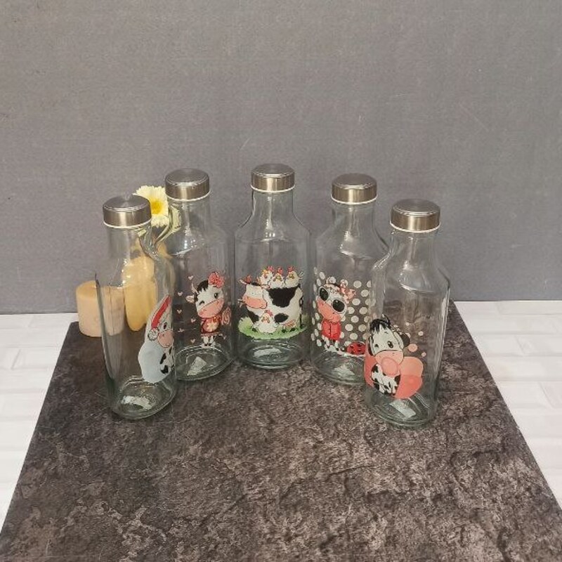 بطری شیشه ای عروسکی محصول پیشتازان درب پیچی در چندین طرح متفاوت باکیفیت مقاوم 