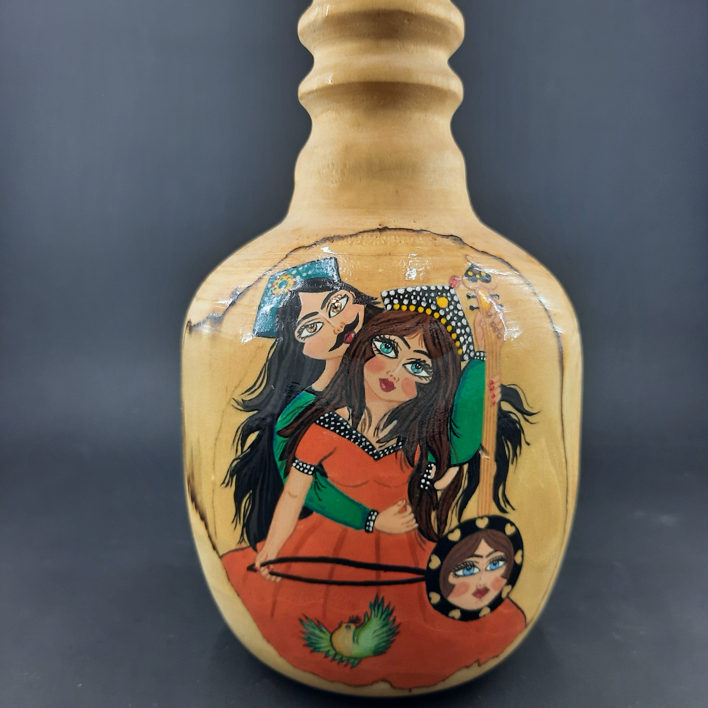 گلدان چوبی دستساز با طراحی دستی ، طرح سنتی و عاشقانه