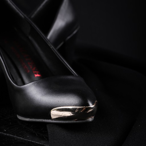 کفش مجلسی زنانه پاشنه دار مشکی با تزئین استیل