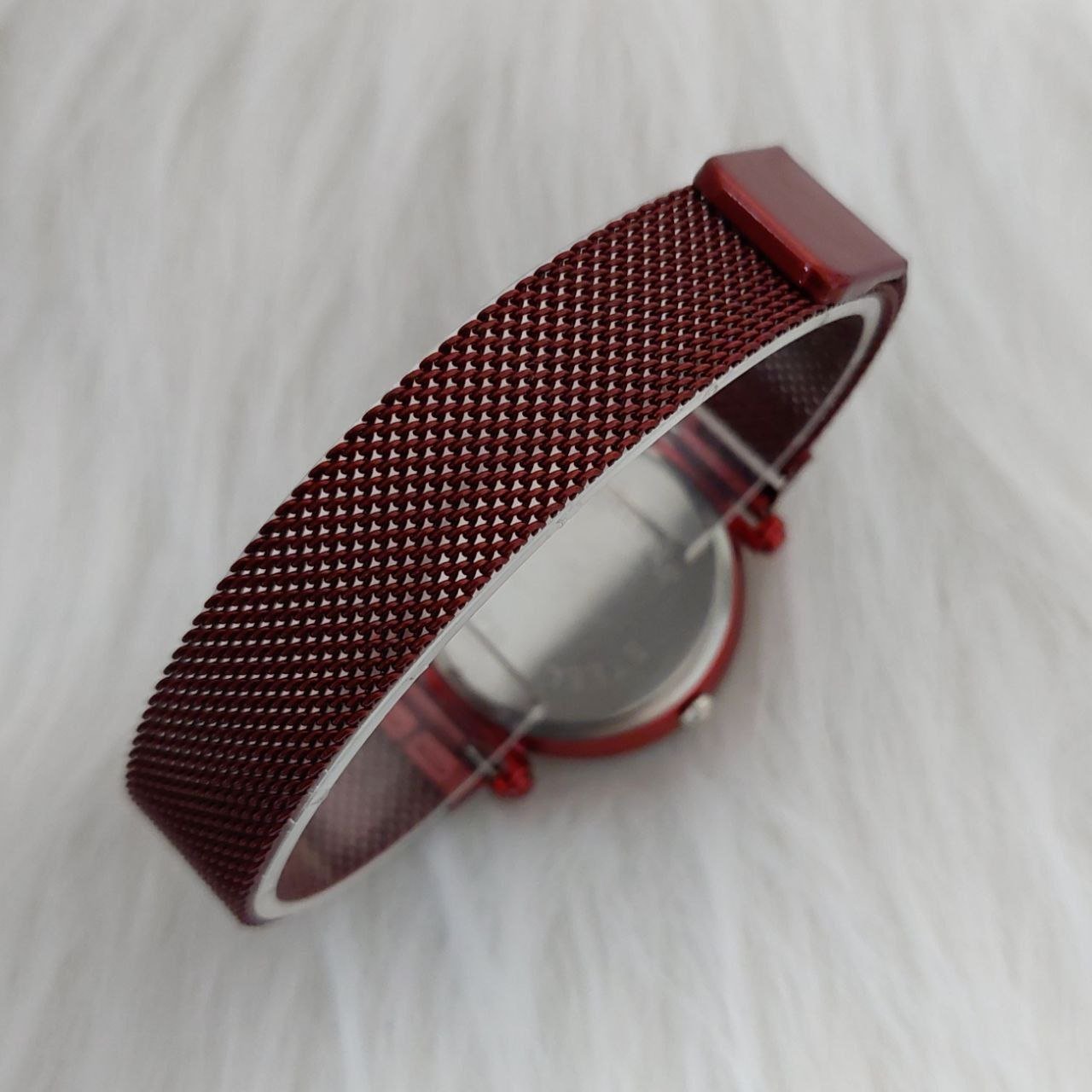 ساعت زنانه مگنتی بندقرمز 