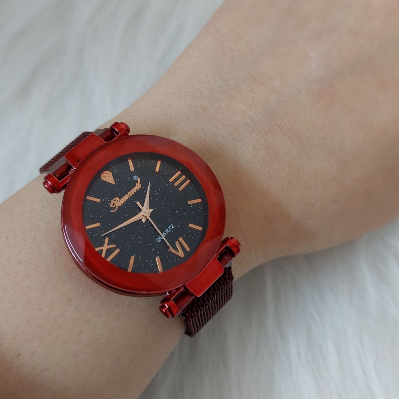 ساعت زنانه مگنتی بندقرمز 