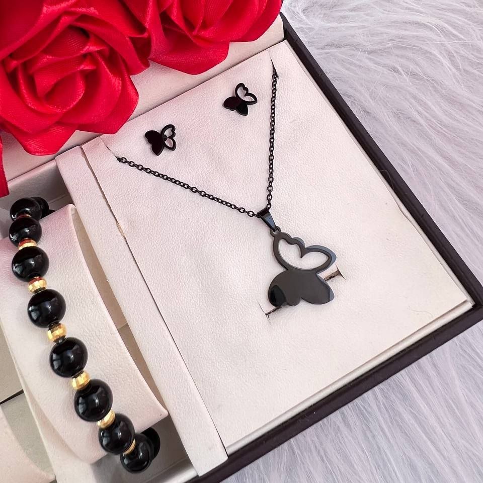 ساعت گوچی سرامیکی بندمشکی شیشه تراش دار
کیفیت عالی
همراه با نیم ست گردنبند. گوشو