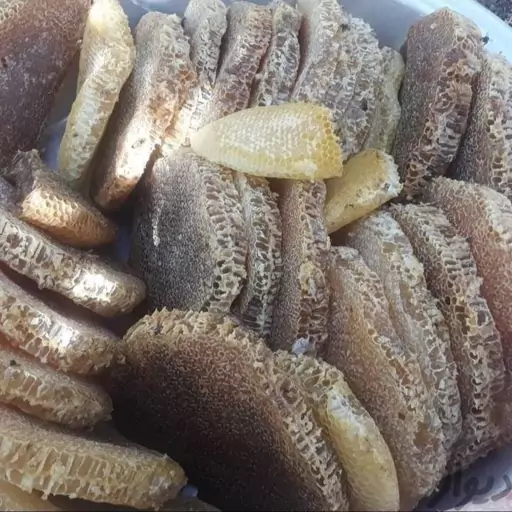 عسل طبیعی موم دار 