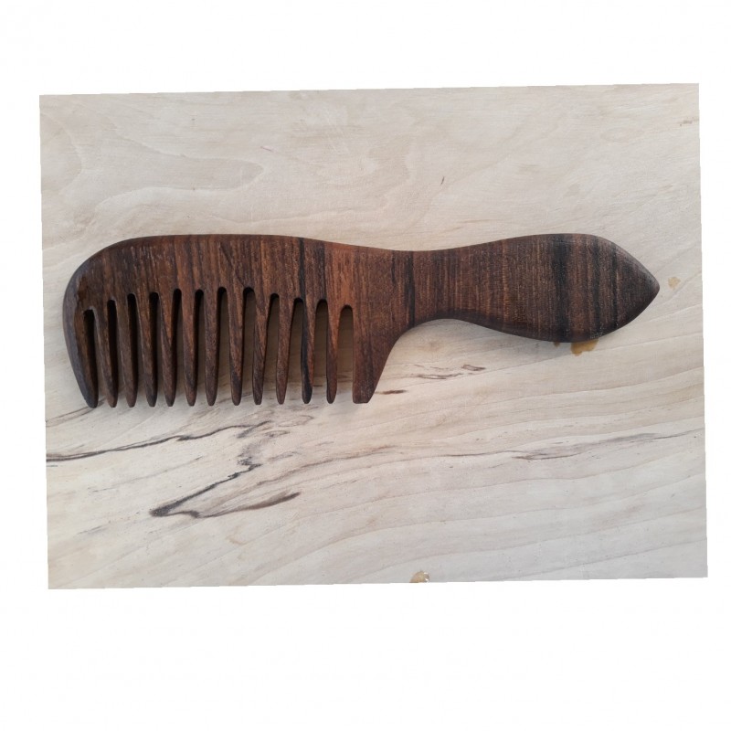 شانه چوبی دسته دار گردو دندانه متوسط طول 20 سانت مدل دسته حالتدار چوب گردو یک تیکه دستساز چوبکده بید سفید