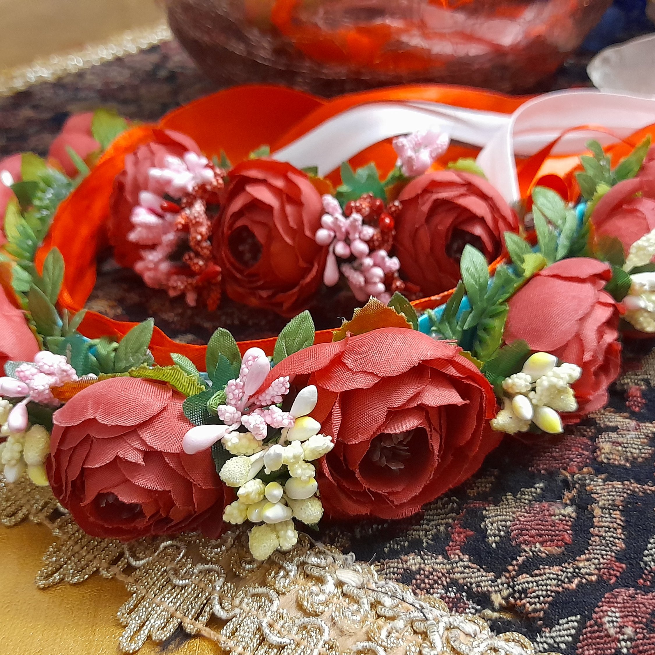 تاج گل و مچ بند