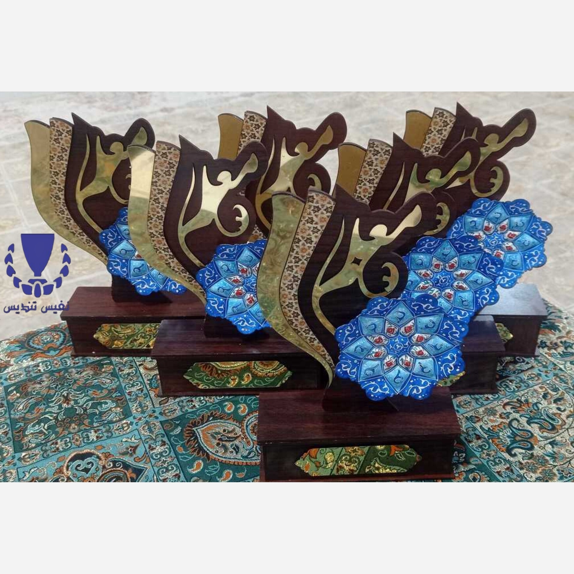 تندیس و استند ویژه هدیه روز معلم (پس کرایه)