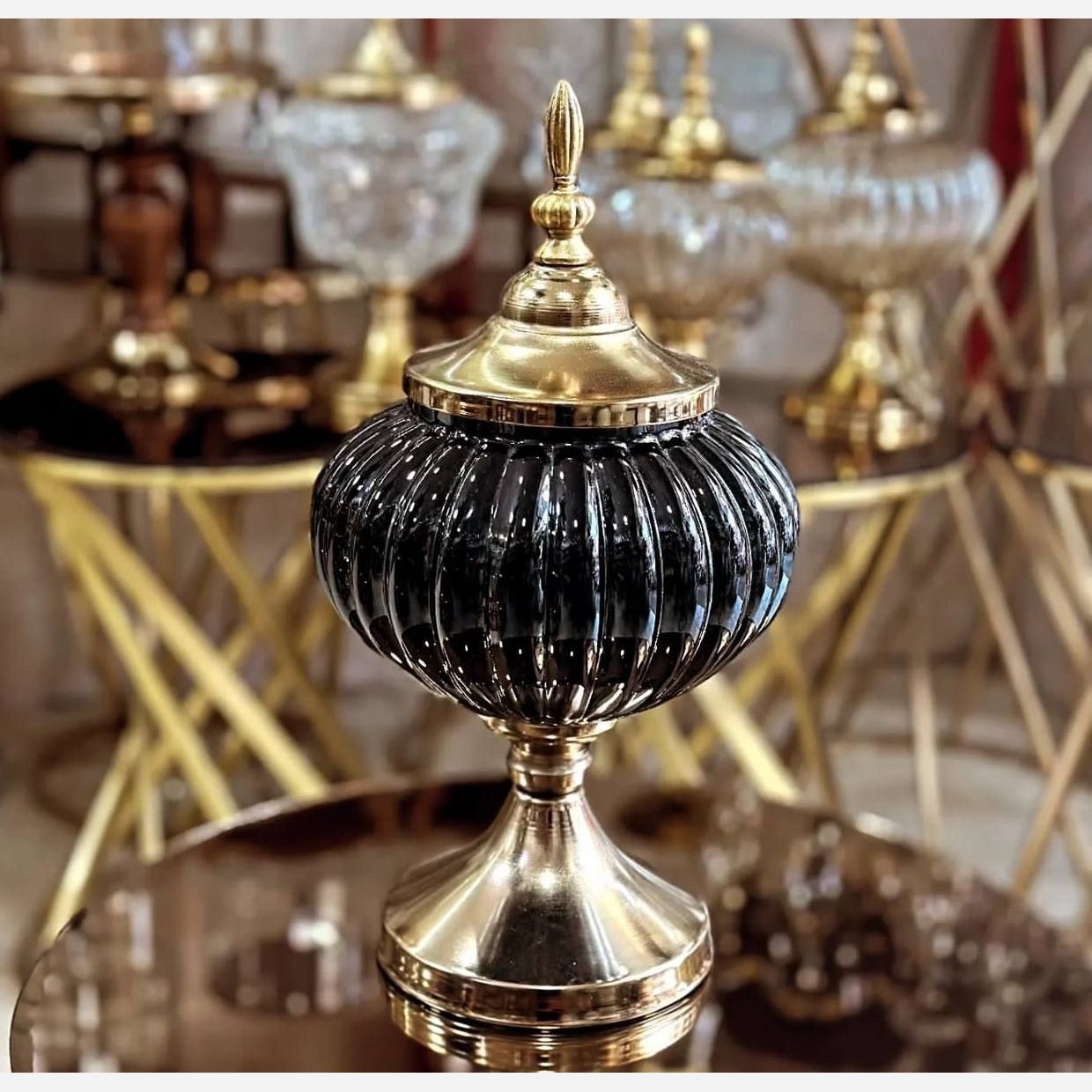 شکلات خوری پایه دار دنیز مشکی (پس کرایه)