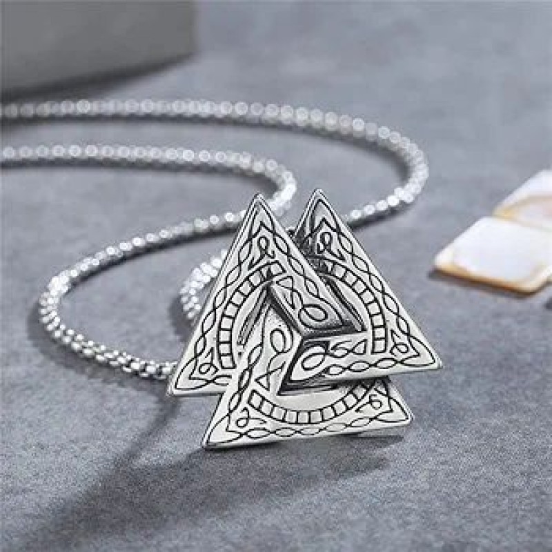 گردنبند طرح مثلث وایکینگ