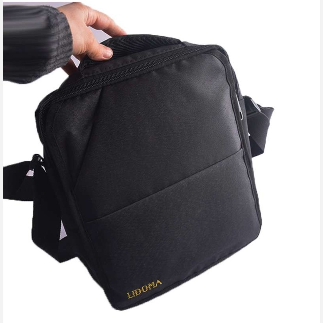 کیف دوشی اسپورت مردانه و زنانه برزنت درجه یک ضدآب،ضدضربه باابعاد 30 در 24 در 9 سانتی دارای 8 فضای مجزا و بنددوشی ضخیم