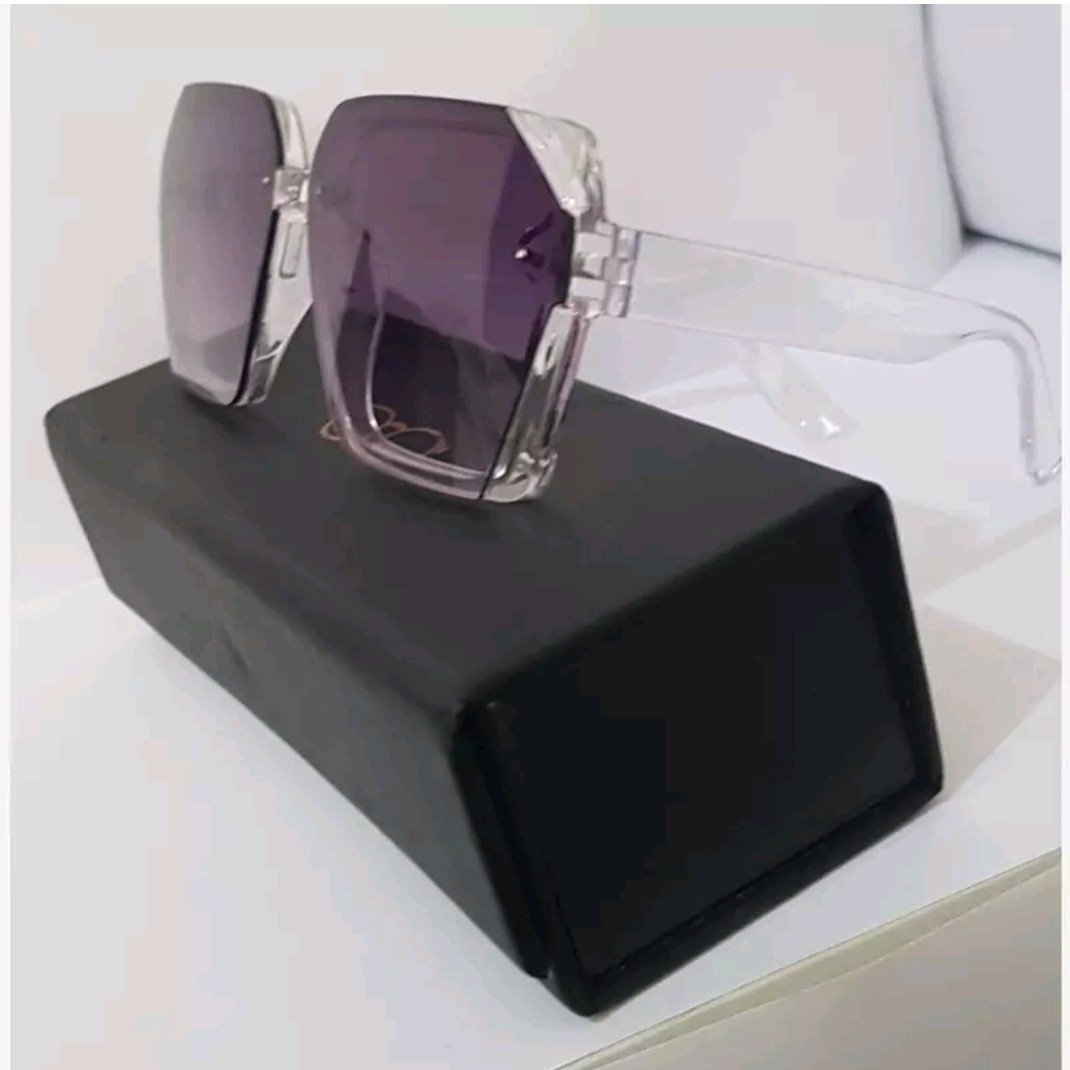 عینک آفتابی دخترانه قاب شفاف شیک uv400 کاور پارچه ای ودستمال ب عنوان هدیه