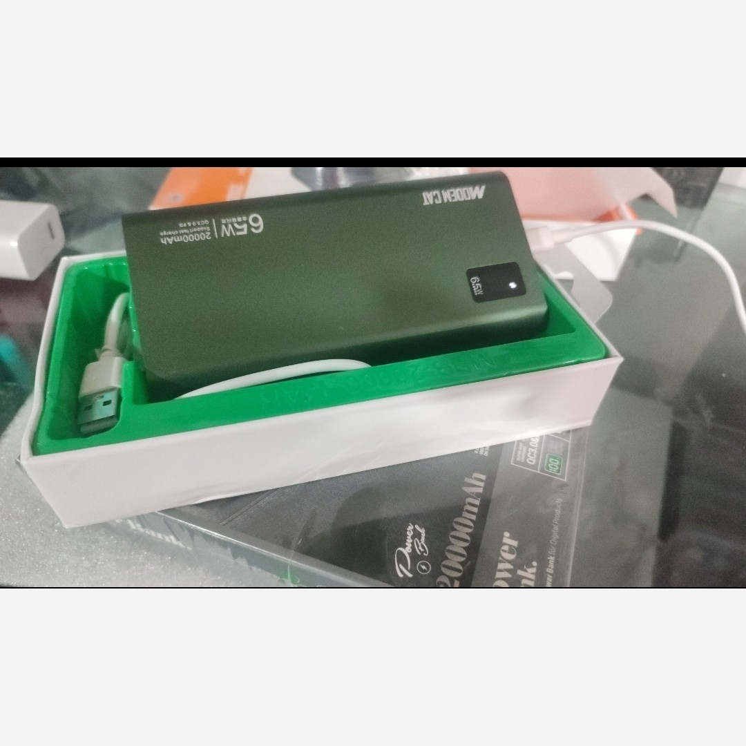 پاوربانک مودم کت مدل mpb-010 ظرفیت 20000میلی آمپر 65 واتی.بدنه فلزی.نشانگر درصد شارژ دیجیتال