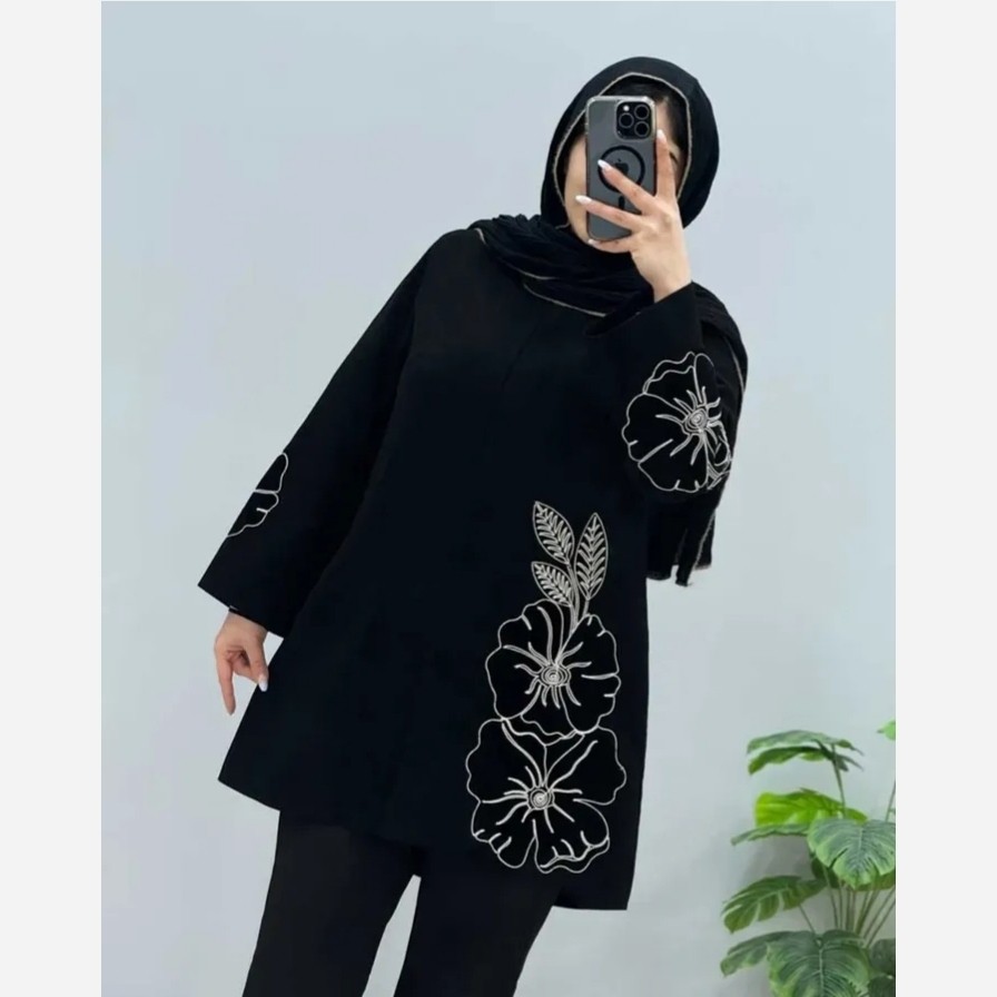 مانتو مجلسی و رسمی جلو دکمه دار دارای سایزبندی و قد مناسب با تنخور بسییار زیبا و مناسب برای هر مجلسو میمانی میباشد.