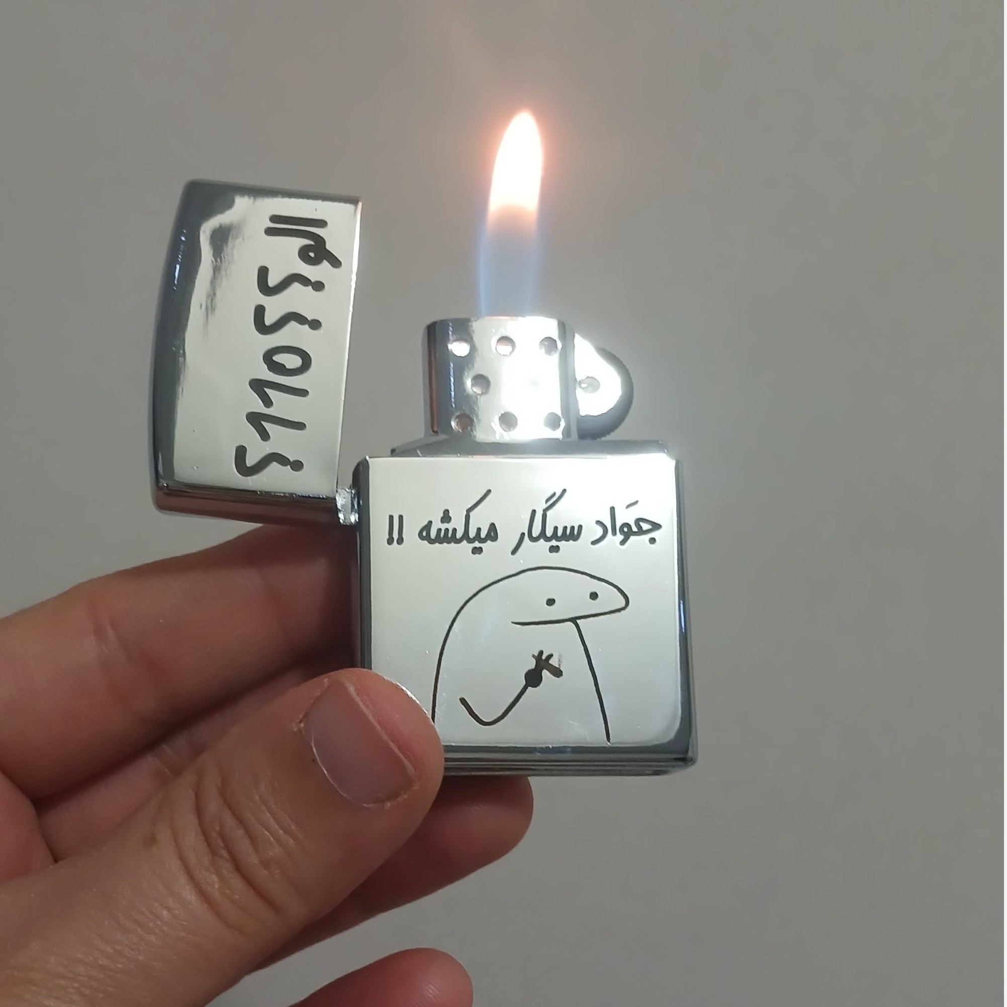 فندک گازی نقره ای زیپو با حک یه طرفه میقولی خان و اسم مد نظر شما و جعبه مخصوص فندک  خرید مطمئن از کارگاه 