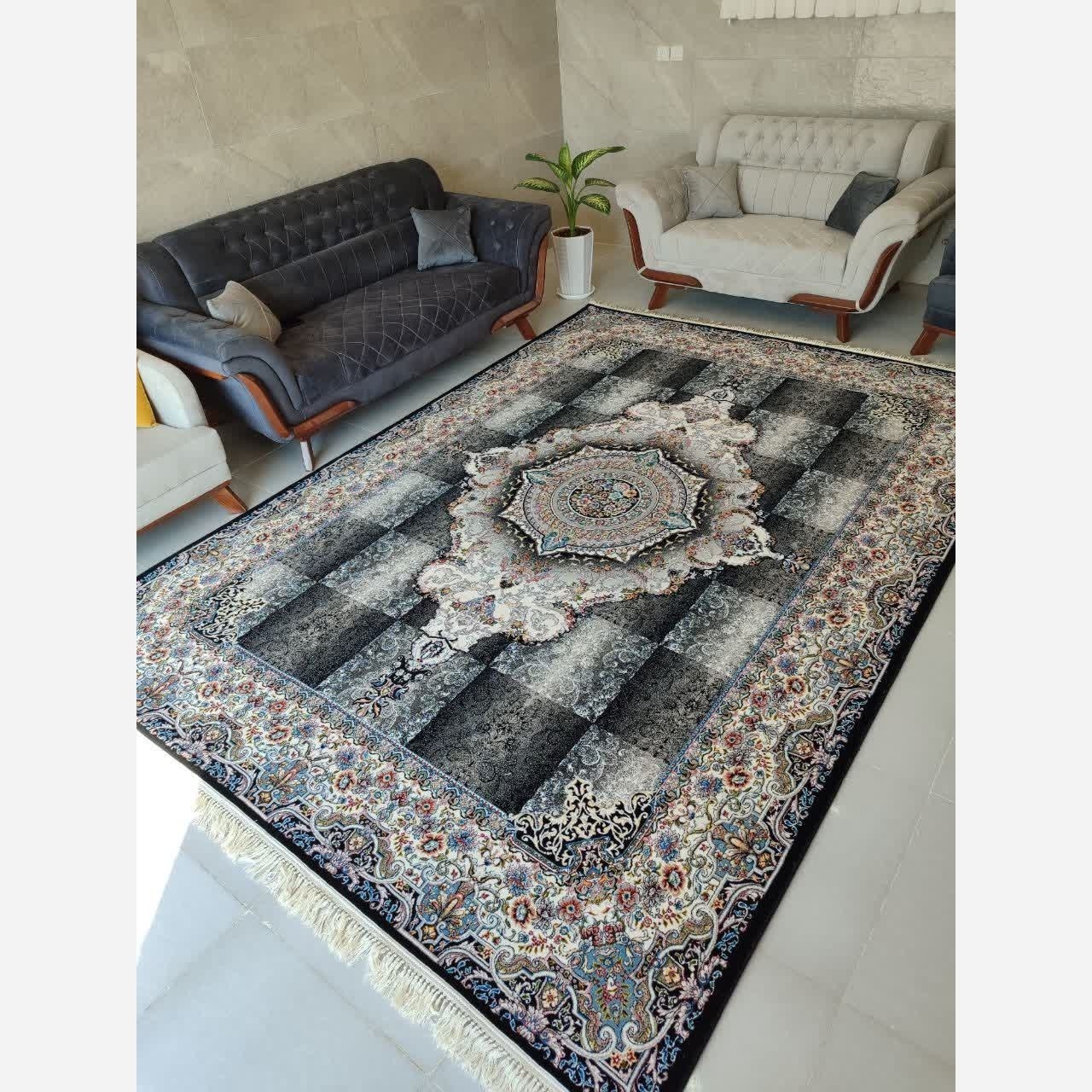 فرش مشکی ماشینی نیلوفر 6متری 700شانه تراکم 2100 نخ ورژن
