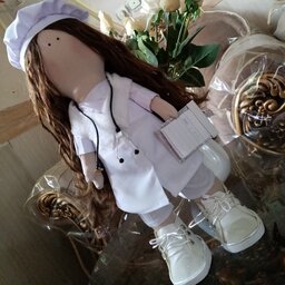 عروسک روسی با لباس پزشک، پارچه والیاف درجه یک کفش چرمی لایه داخلی کفش مخمل، همراه با گوشی وپرونده پزشکی