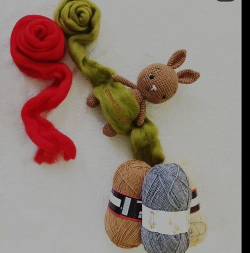 عروسک دست بافت کاموایی مدل خرگوش بانمک کد09