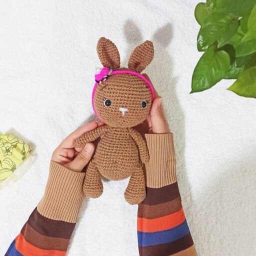 عروسک دست بافت کاموایی مدل خرگوش بانمک کد09