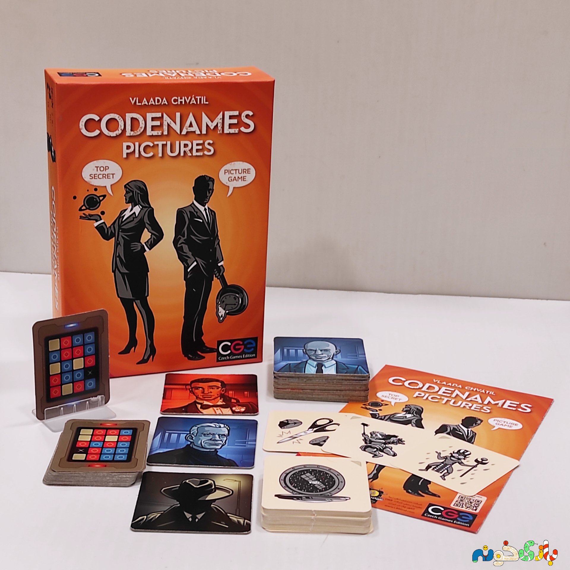 بازی فکری کارتی کدنیمز تصاویر  2 الی 8 نفره 