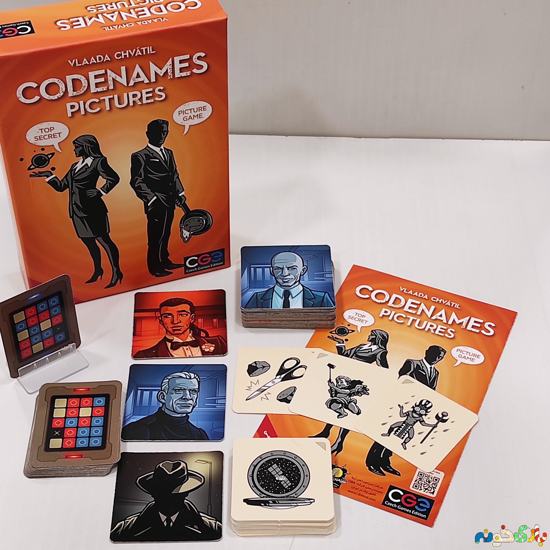 بازی فکری کارتی کدنیمز تصاویر  2 الی 8 نفره 