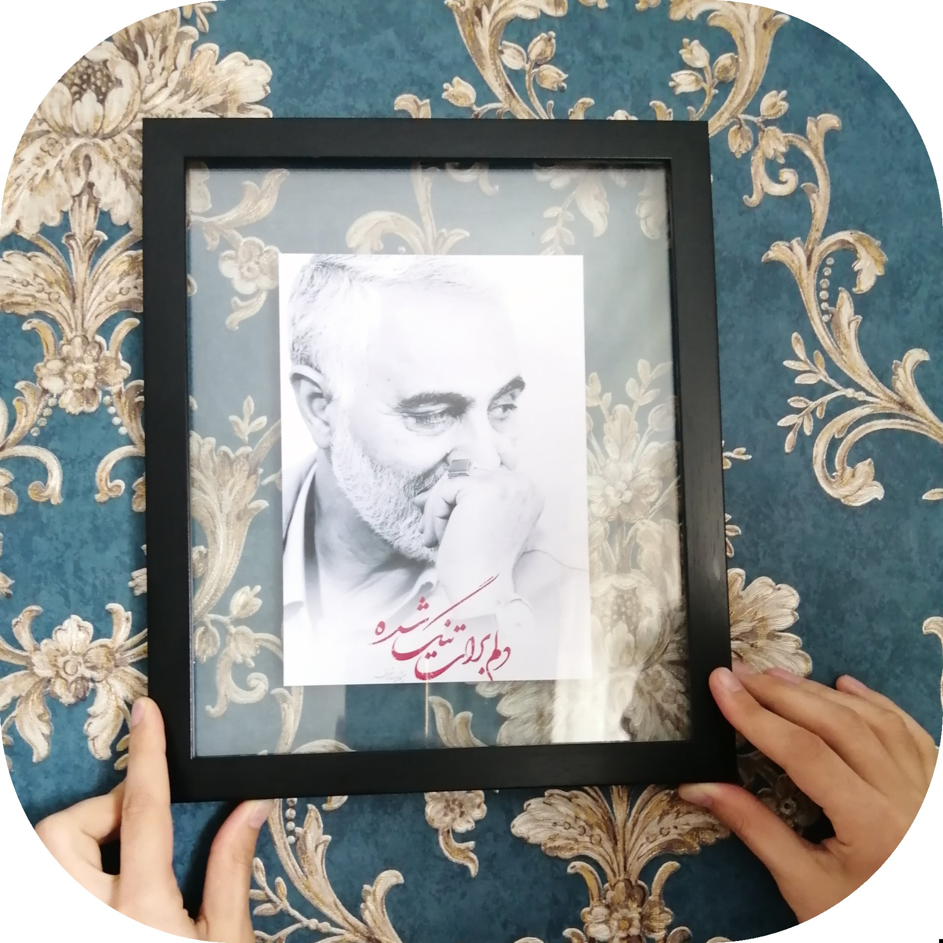 تابلو حاج قاسم، تابلو پاسپارتو  شیشه ای اندازه 25 در 30
