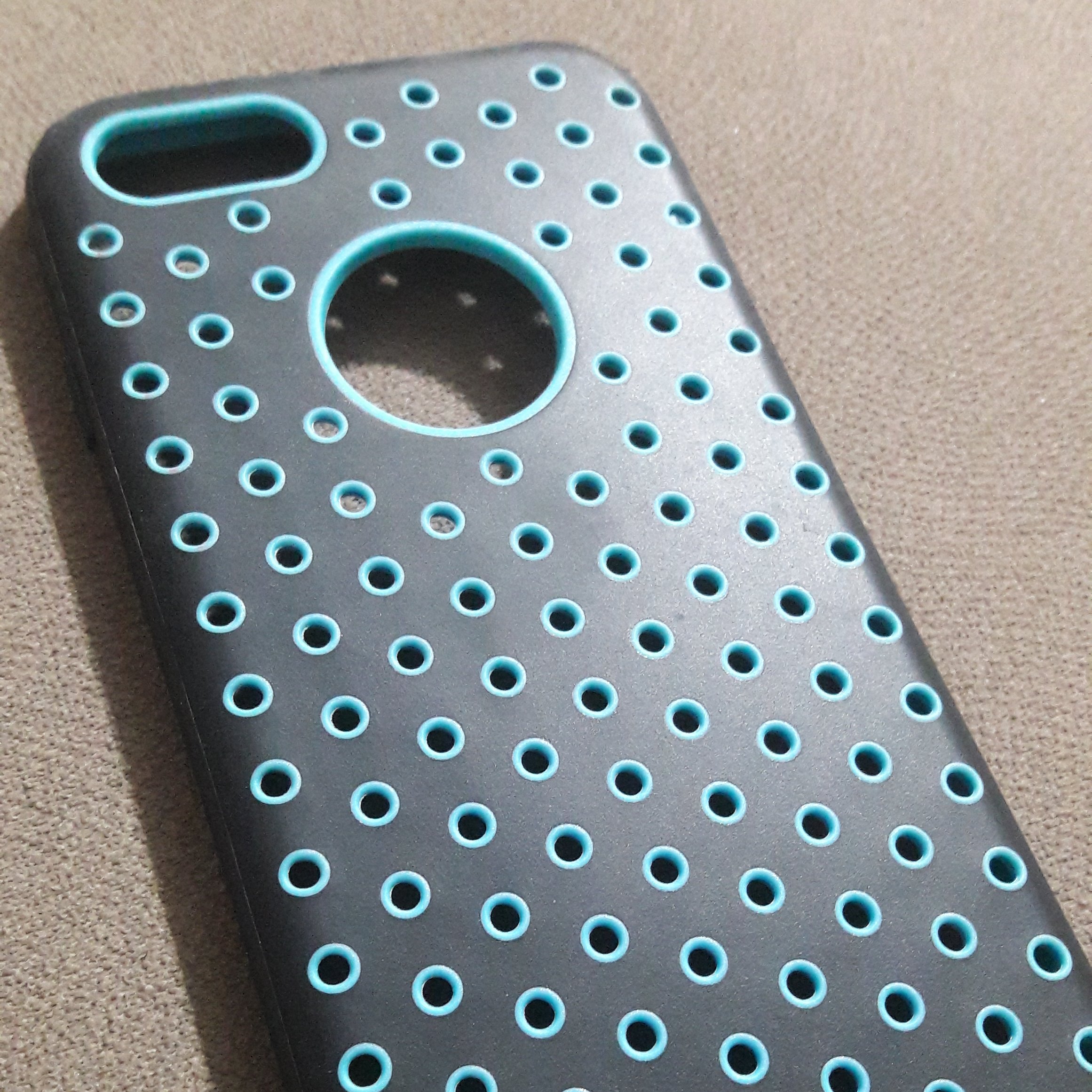 قاب ژله ای طرح سوراخ دار آیفون8