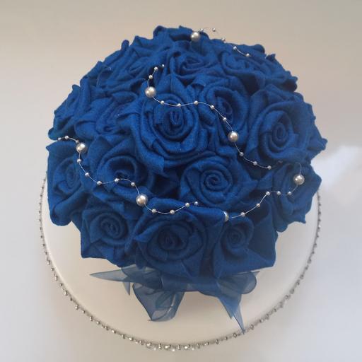 باکس گل رز نمدی به رنگ آبی کاربنی و باکس نقره ای 