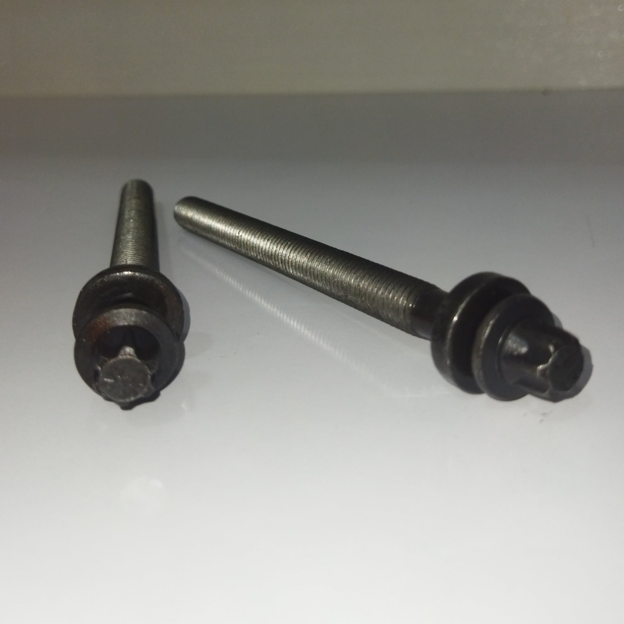 پیچ سر سیلندر EF7