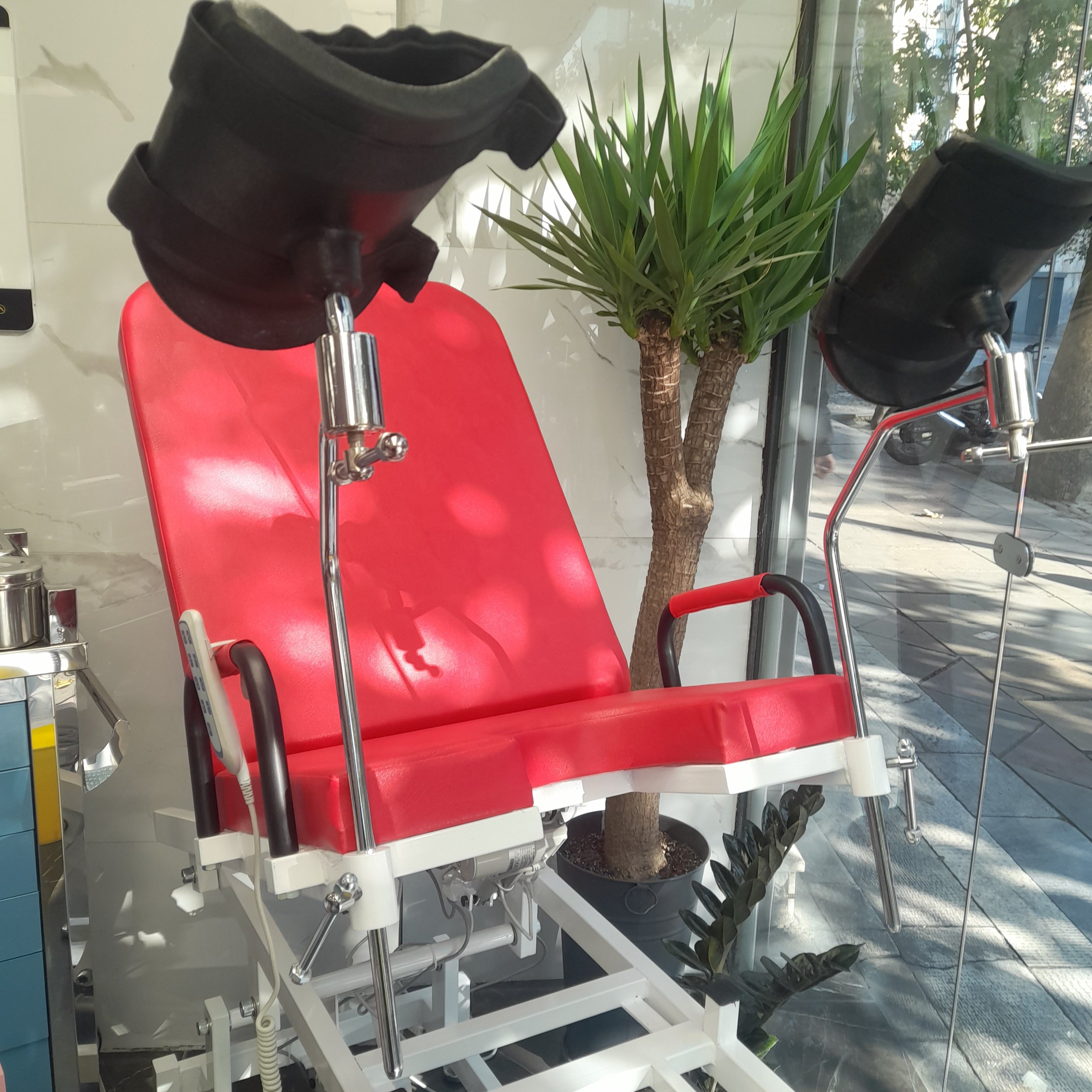 تخت ژنیکولوژی سه موتوره دوسال گارانتی درمحل (پس کرایه)